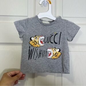 グッチ チルドレン タイガープリントトップス サイズ4 Gucci Shirts & Tops for Kids - Poshmark